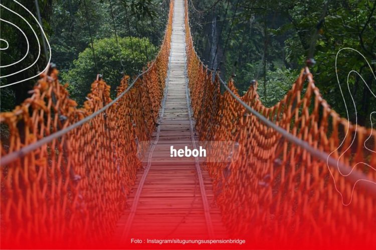 Rasakan Sensasi Menegangkan Berjalan Diatas Jembatan Situ Gunung, Sukabumi!