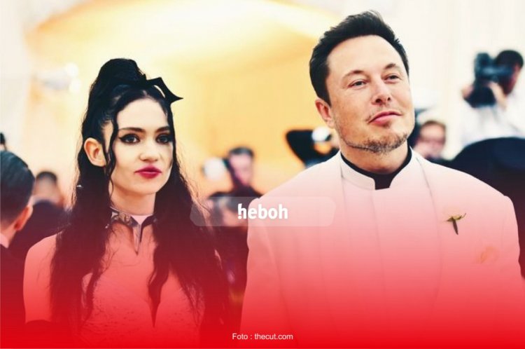 Grimes Putus Dengan Elon Musk, dan Bercanda Akan Dirikan Komune Lesbian