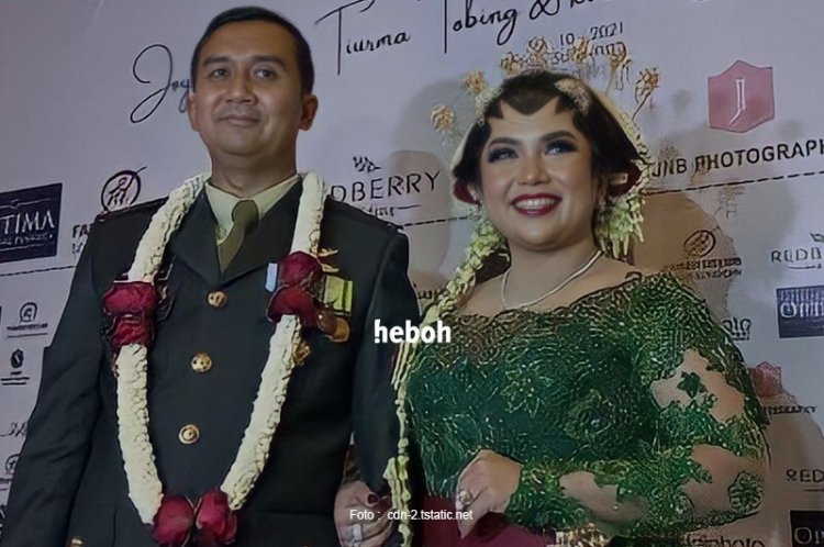 Joy Tobing Tampil Anggun saat Gelar Resepsi Pernikahannya