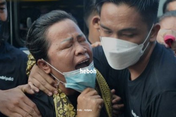 Reaksi Ibu Brigadir J Usai Tahu Anaknya Ditembak Atas Perintah Ferdy Sambo