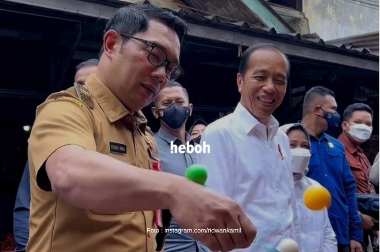 Momen Jokowi Bermain Latto-latto Bersama Ridwan Kamil