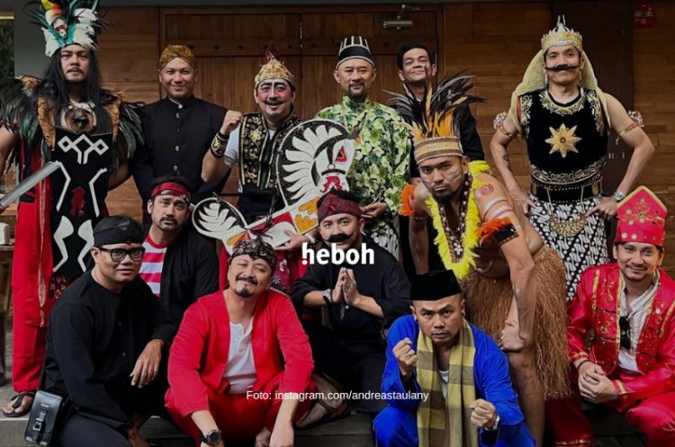 Kreatif! 'The Prediksi' Halal Bihalal Pakai Baju Daerah Indonesia