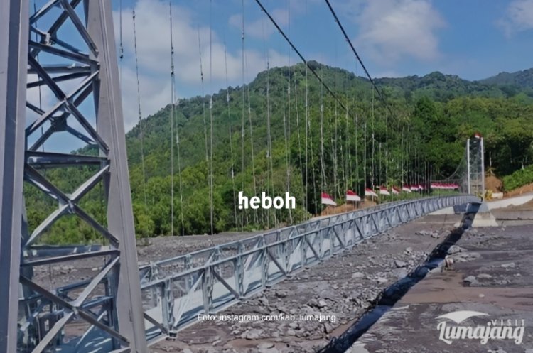 Detik-detik Hancurnya Jembatan Gantung Kaliregoyo di Lumajang Seharga Rp 9 Miliar