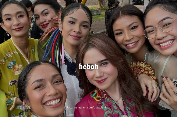 Penampilan Selebriti Indonesia yang Tampil Cantik di Acara 'Istana Berkebaya'