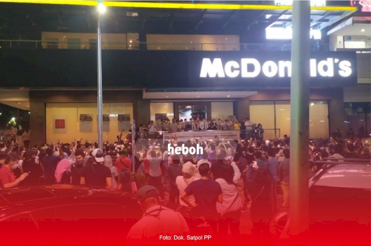 Momen Terakhir, Massa Berkumpul saat Penutupan McD Sarinah